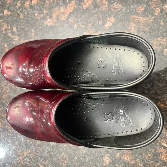 Dansko - patent leather clogs red/burgundy marbled color - Picture 2 of 9
